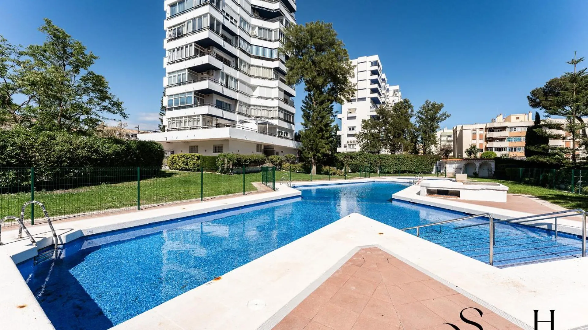 בנאלמדנה Central 2 Bed I Pool I Sea View 0*,